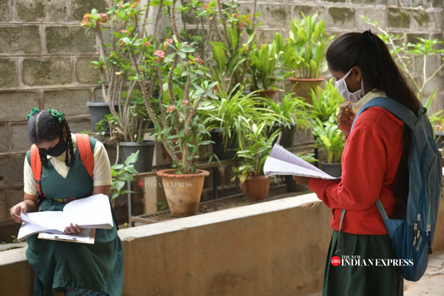 NewIndianXpress's tweet photo. On the second day of the #SSLC exam in Bengaluru, the mood is tense and students are seen revising before the mathematics exam.
#SSLCExam #sslcexam2020 

Express Photos | @MeghanaSastry 
@XpressBengaluru https://t.co/WsxfA2oIpC