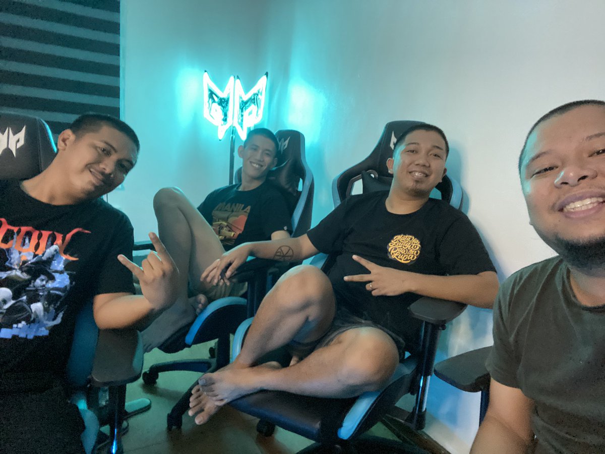 BossKeng2's tweet photo. Post ko lang dto ung time na nagpprepare kami para sa predacast. https://t.co/6e3LaK5gXm