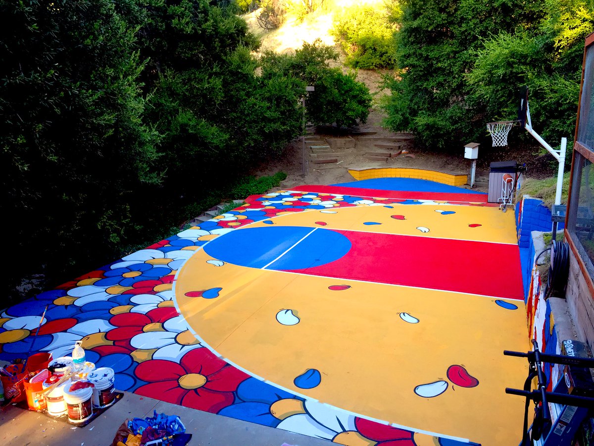 _vmr3's tweet image. 95% there! Just gotta do my final touch ups and my first court is finished 🤞

This was a huge project for me and I painted the entire court alone in a week. Cut no corners &amp;amp; made sure every piece had the same attention to detail. I’m so happy with this project. 🏀

The Garden 🌺