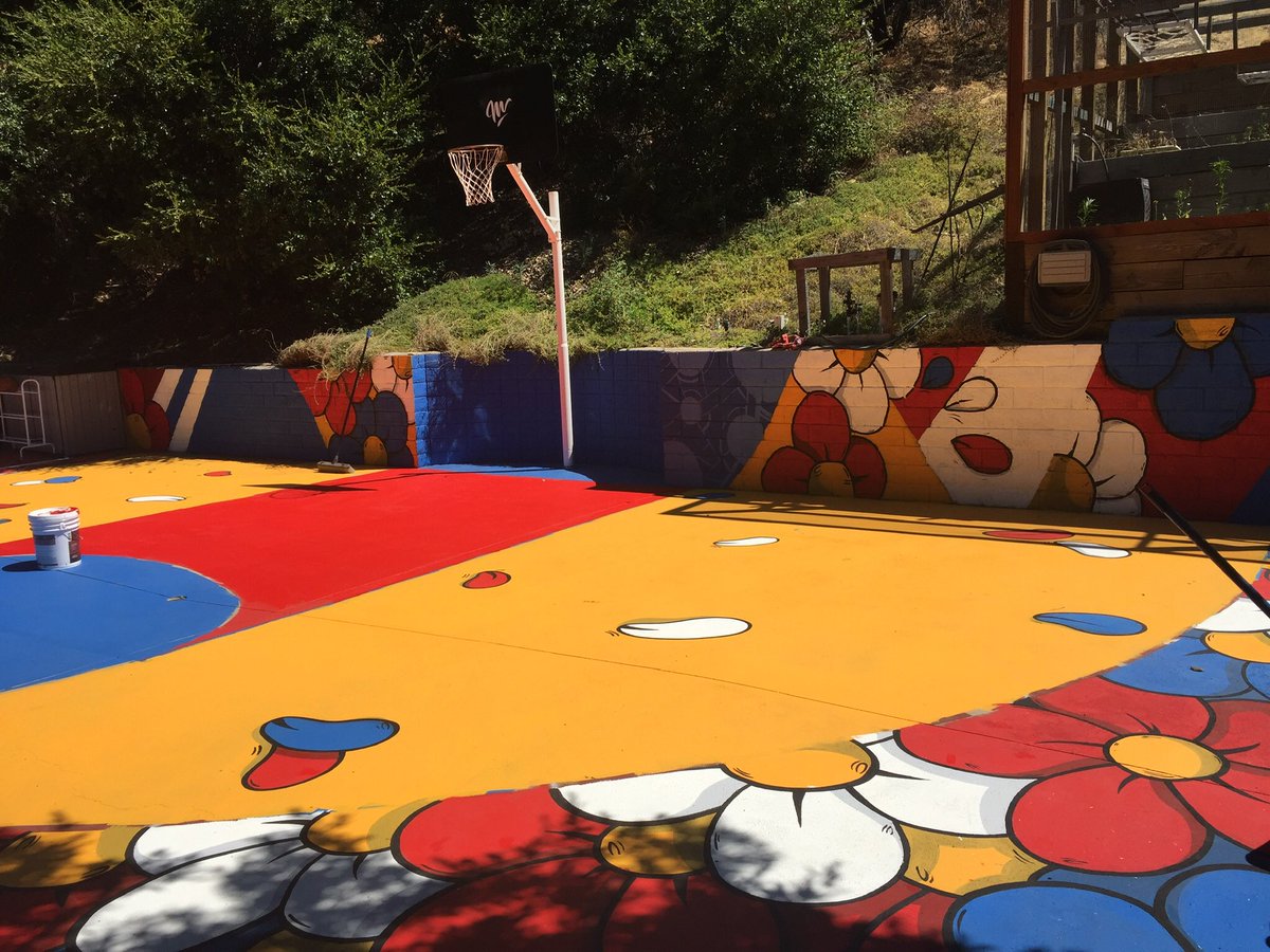 _vmr3's tweet image. 95% there! Just gotta do my final touch ups and my first court is finished 🤞

This was a huge project for me and I painted the entire court alone in a week. Cut no corners &amp;amp; made sure every piece had the same attention to detail. I’m so happy with this project. 🏀

The Garden 🌺