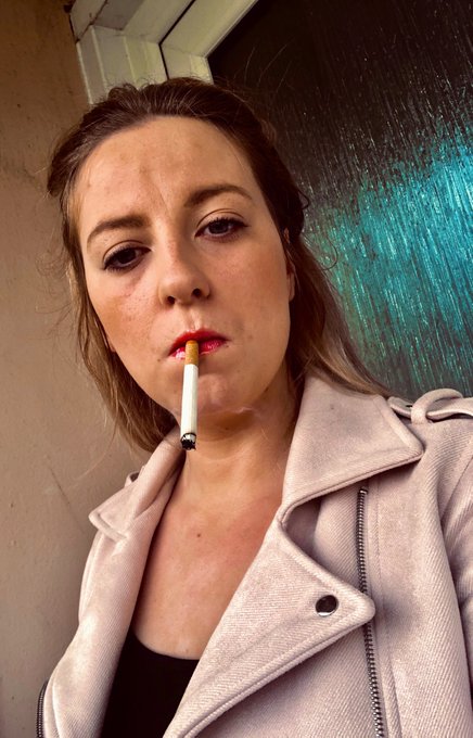 Dangle!❤️200 followers by tonight please! Am new around here! Come check https://t.co/UwNzErzLxN #smoking