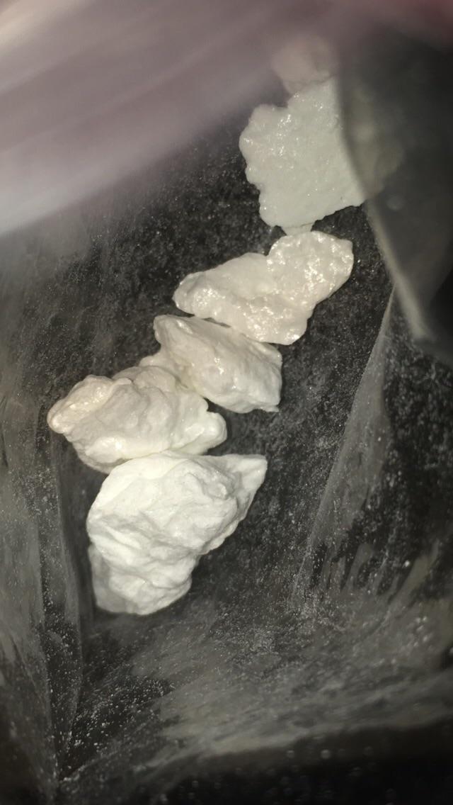 Robertorodzz's tweet photo. Pure brick uncut quality coke 
Colombian yay
Peruvian flake https://t.co/UdprGEwN4a