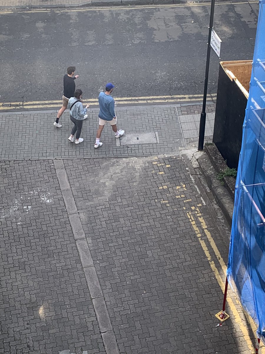 E8Fields's tweet photo. Stopping off on Fortescue Avenue for a quick line of cocaine and a piss before continuing the party on #LondonFields
#londonfieldswallofshame https://t.co/lnHrbhNBUk