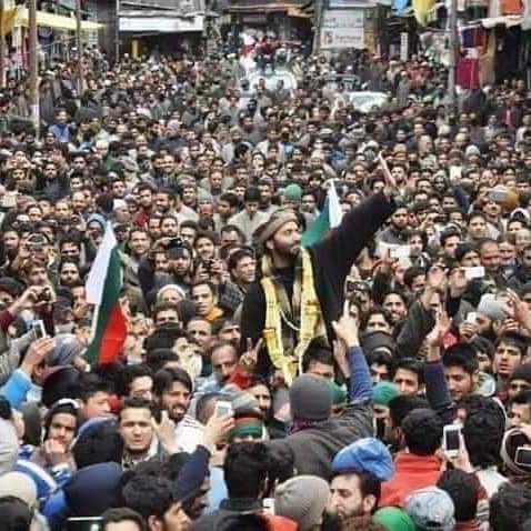 Usman_mir1's tweet photo. ہم  ہی کو آتا  ہے جرآتِ اظہار کا سلیقہ!
صدا کا قحط پڑے گا تو ہم ہی بولیں گے۔
#FreeYasinMalik https://t.co/F0iXQzf7I1