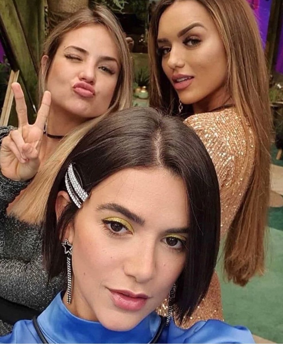 JananaMarques17's tweet photo. O meu trio preferido #RANUBI 💜
Do BBB pra vida. Que Deus abençoe essa amizade e que se solidifique cada dia mais, uma cuidando e alegrando à outra. Cada uma com seu jeitinho, esse trio se completa, tem muito amor no ❤ #Amooo #RANUBI @GabiMartinsOF
TE AMO GABI MARTINS https://t.co/921vP5m105