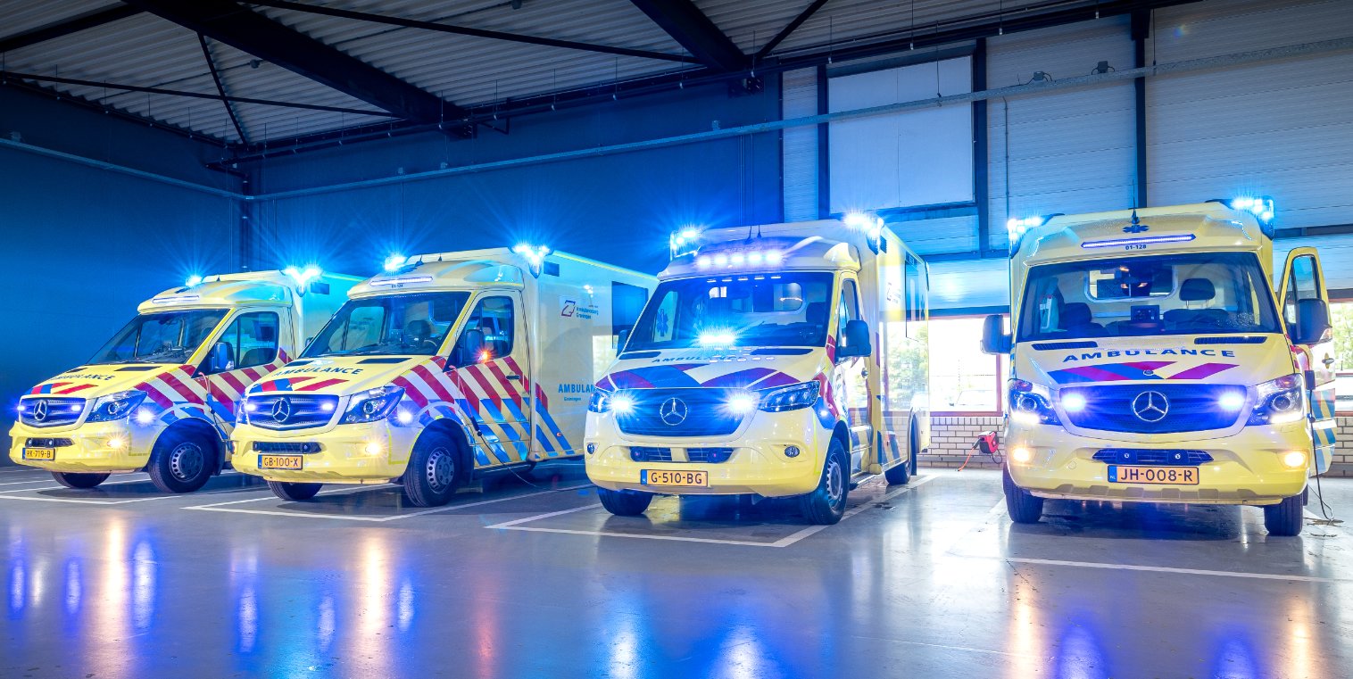 besteden Regenachtig Voorstel Ambulancezorg Groningen on Twitter: "Tijdens de voertuigcontrole op post #Groningen, kun je goed zien welke ambulance de nieuwste is. Deze heeft naast de nieuwe striping, namelijk ook andere zwaailichten. Kijk ze eens besteden Regenachtig Voorstel Ambulancezorg Groningen on Twitter: "Tijdens de voertuigcontrole op post #Groningen, kun je goed zien welke ambulance de nieuwste is. Deze heeft naast de nieuwe striping, namelijk ook andere zwaailichten. Kijk ze eens