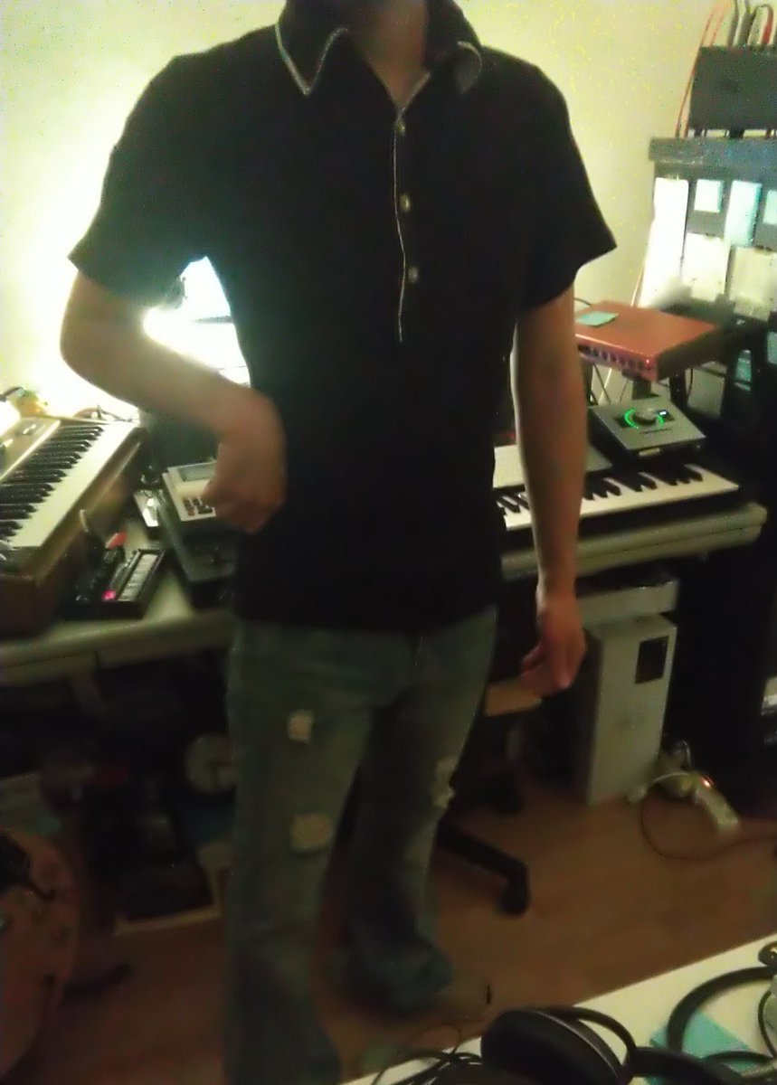 GM_GrooveMaster's tweet image. これからの夏の #コーデ 。
まぁ一案でわかりにくいけど
ダメージドパンタロンと
タイトTシャツのコンビ。
ミュージシャンなら特にね！

#fashion #codinate #fashionista