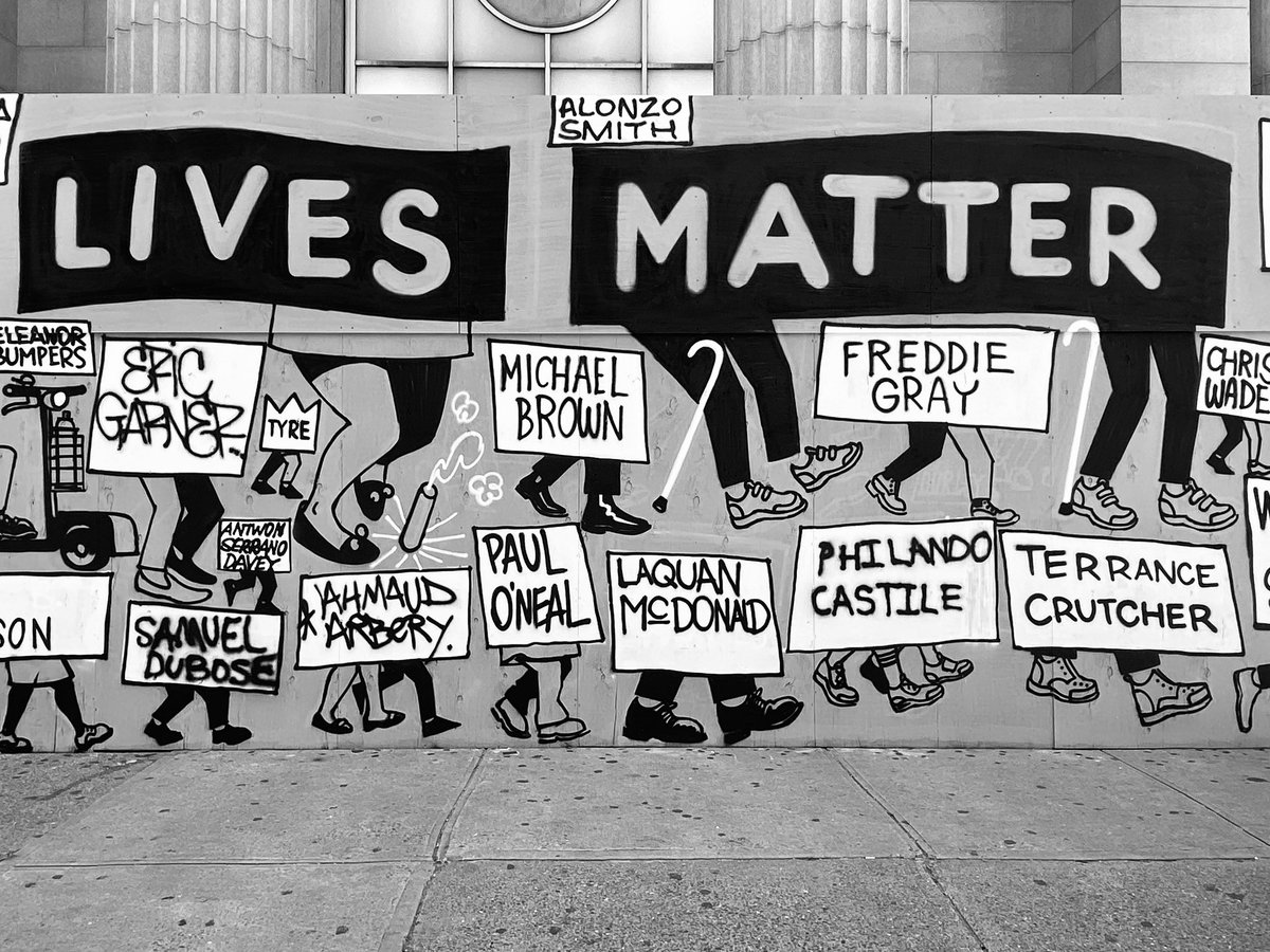 sat_rod's tweet photo. Black Lives Matter “Triptych” on wall covering Union Square Savings Bank.

#BLM #blacklivesmatter #blacklivesmatter✊🏽✊🏾✊🏿 #unionsquare #NY #NYC #NewYorkCity #NewYork https://t.co/21N6mBUTCo