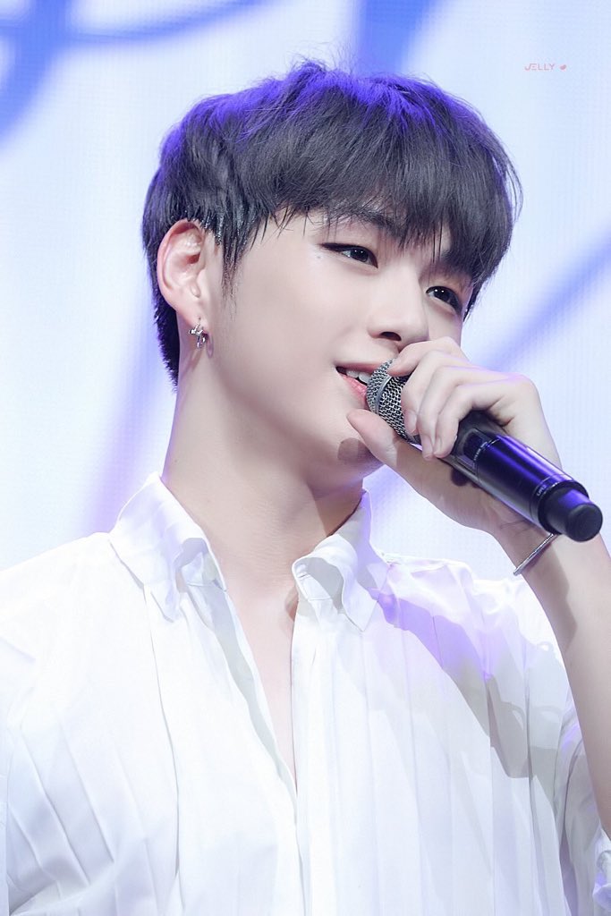 Daniel still did V LIVEs, but fans noticed he looked off most of the time. In his debut showcase that aired on V LIVE, he confessed he was taking medication for anxiety.