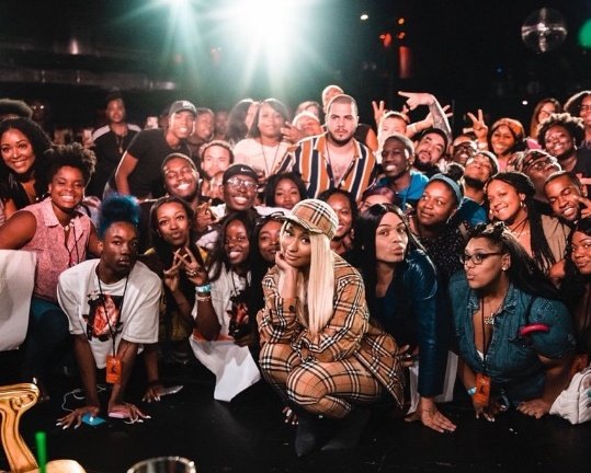 NICKIDOTCOM's tweet photo. I know I'm in no position to say this but shout out to the barbz man. Thank u for holding my good sis down when they tried to erase her legacy &amp; Hard work. May ur pockets get fatter than the belly of Rick Ross. They don't understand that Nicki Minaj + Barbz = 1 Big asss Family. https://t.co/wpL3ZpLVNx