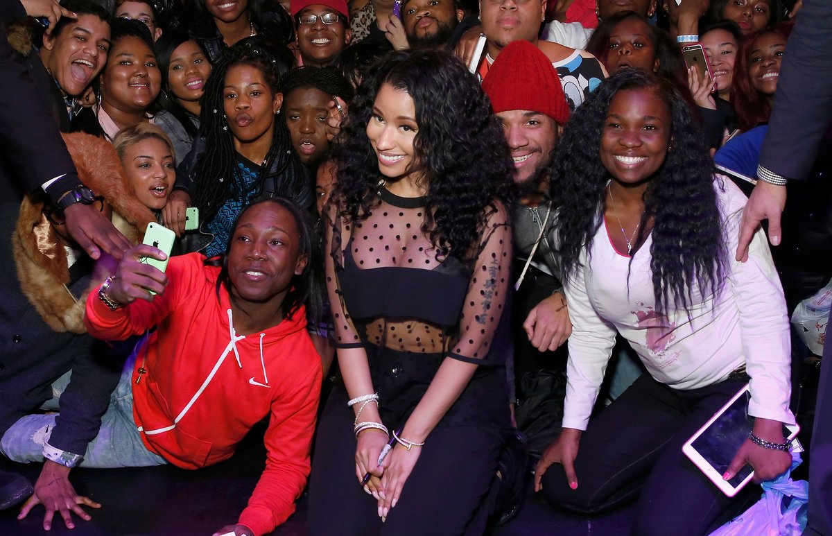 NICKIDOTCOM's tweet photo. I know I'm in no position to say this but shout out to the barbz man. Thank u for holding my good sis down when they tried to erase her legacy &amp; Hard work. May ur pockets get fatter than the belly of Rick Ross. They don't understand that Nicki Minaj + Barbz = 1 Big asss Family. https://t.co/wpL3ZpLVNx