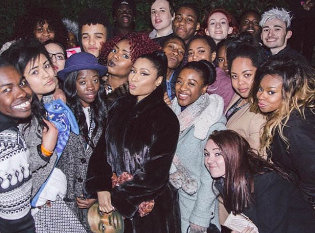 NICKIDOTCOM's tweet photo. I know I'm in no position to say this but shout out to the barbz man. Thank u for holding my good sis down when they tried to erase her legacy &amp; Hard work. May ur pockets get fatter than the belly of Rick Ross. They don't understand that Nicki Minaj + Barbz = 1 Big asss Family. https://t.co/wpL3ZpLVNx