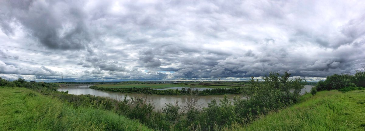 miksmedia's tweet photo. It finally stopped raining! Yay!!
#yeg #alberta #weather #yegwx #sky #clouds #finallystoppedraining https://t.co/bv6BOaSP16