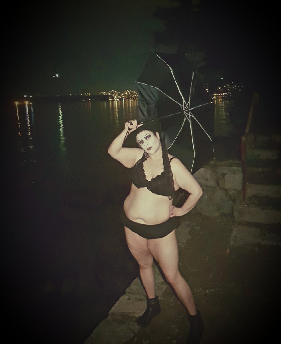 DeviantSuccubus's tweet photo. NEW POST! Rain #SinfulSunday #EveryDamnDayInJune https://t.co/U8chGDXiIa https://t.co/D7k7tC56v3