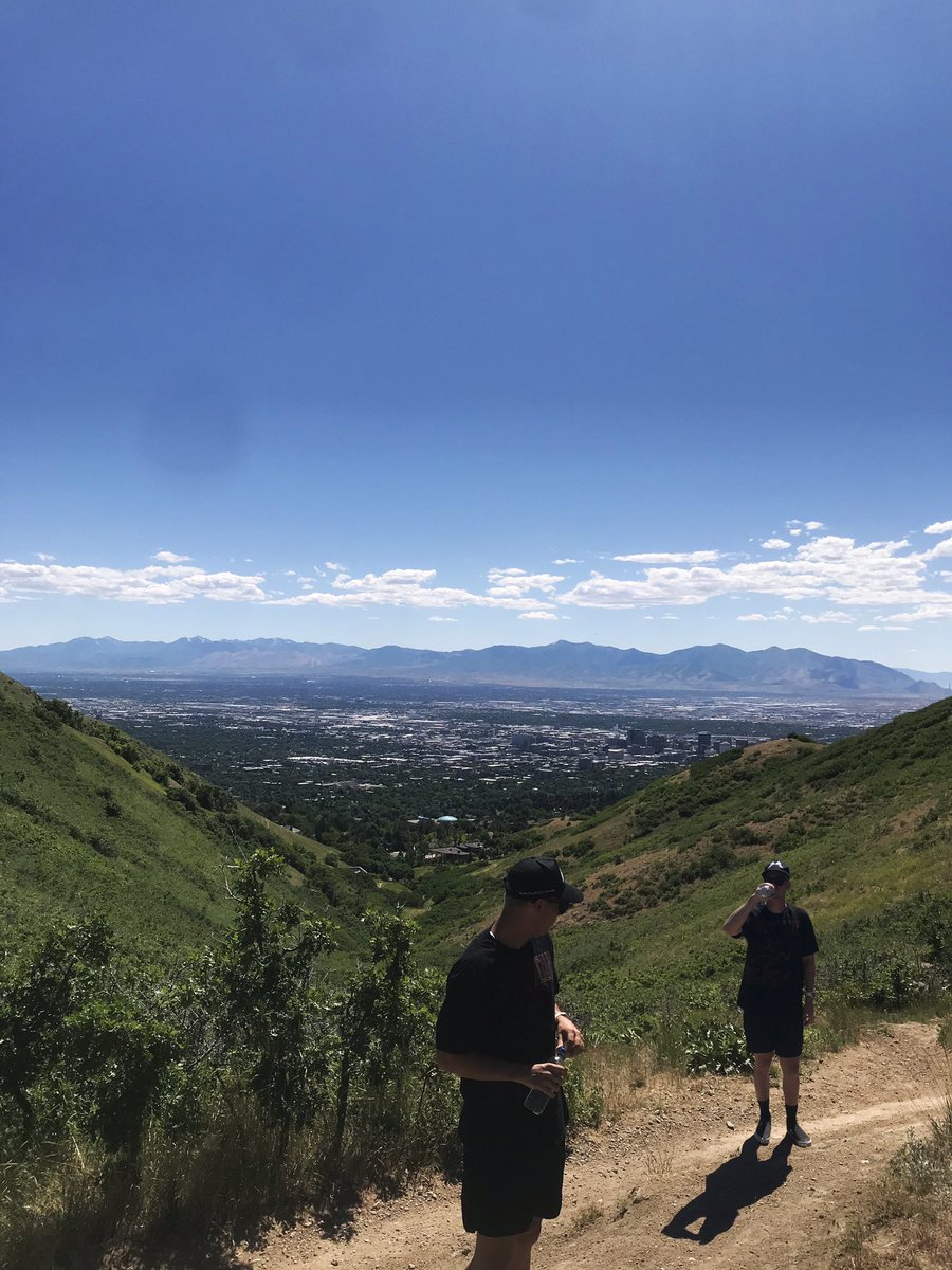 CorbinHayes2's tweet photo. Finally some fuckin good friends https://t.co/cyZb6tEpg1