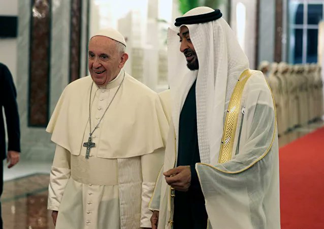 18) Papa Francis'un, BAE'de üç günlük ziyareti kapsamında "dinler arası diyalog" konulu bir konferansa katıldı. Papa Francis, bu ziyaretiyle Körfez bölgesini ziyaret eden ilk papa oldu. Prens Zayed Papa ile ortak projeler yürütüyor.