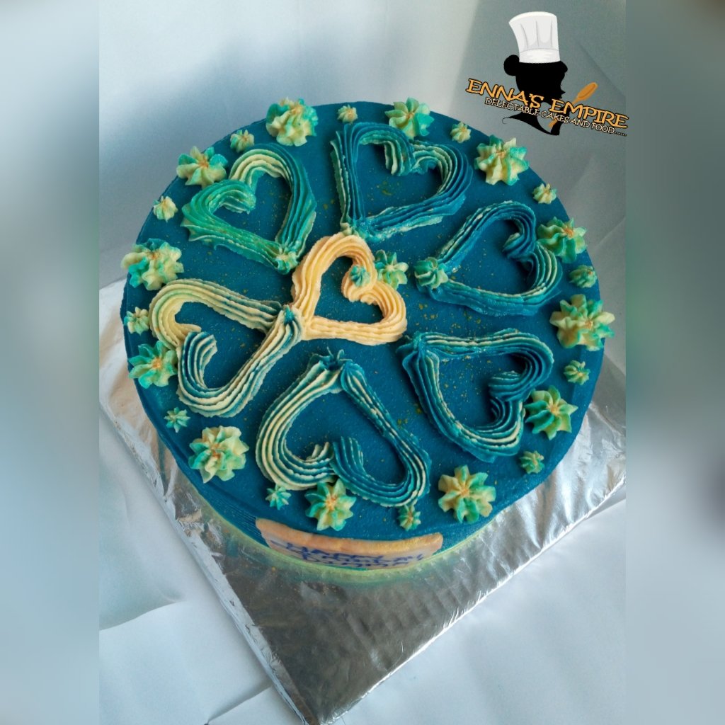 A repeat design😍😍.
There's only room for improvement and growth🙇🏾🙇🏾. Tell me what you think about this cake..You can always book your cake dates with Enna's Empire,I got you always. Please re tweet🙏🏾🙏🏾
#Godisgood #chefenna #ennasempire #cakesinenugu #enugubaker #businessinenugu