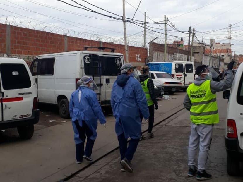 leanleyenda's tweet photo. Hoy con el equipo del Ministerio, @BASalud @SeguridadBA @batransito @bacomuna15 @DefensoriaCABA y @CascosBlancos pusimos en marcha el operativo #TesteAR en Paternal.

Estamos intensificando la búsqueda de contactos estrechos y posibles casos de #Covid19 

#BuenosAiresPresente https://t.co/SSUfNP4wrY