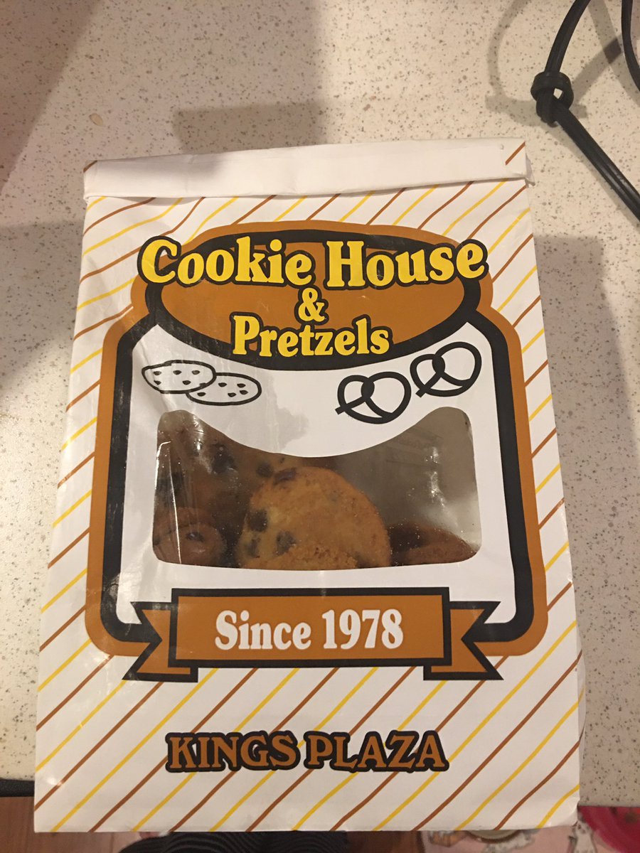 stephanielynnj's tweet photo. Saturday is cheat day &amp; today’s cheat is an awesome one. Who didn’t grow up in Rockaway &amp; love Kings Plaza’s cookie house back in the day???!!!! Made the mall smell so good! A store owner on 129th brings em fresh to Rockaway every weekend! #cookiehouse #LuBellaboutique #Rockaway https://t.co/zDUJZjTtGl