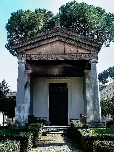 Sarah404BC's tweet photo. The use of the #antefix on #Greek, #Etruscan and #Roman architecture
https://t.co/WflDJqbXPm https://t.co/H30nMJfrSf