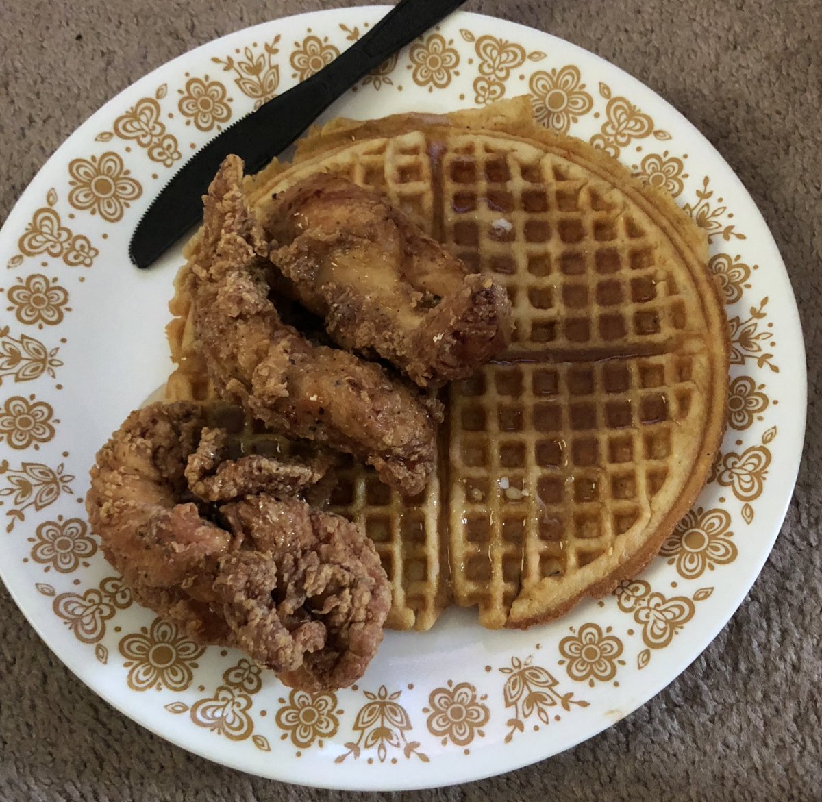 WhatWeAteSTL's tweet photo. Chicken tenders and waffle @gracemeatthree to-go https://t.co/bIhwinf4yN https://t.co/sRDu820XAJ