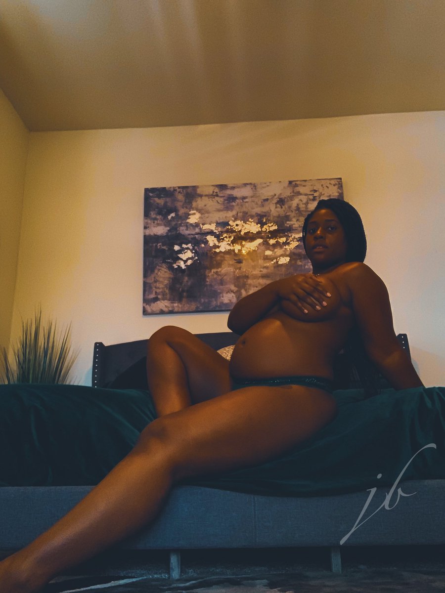 Shes_jaded's tweet photo. “black women were created of brown sugar and warm honey, the sweetest thing to bless the earth.
be wary of anyone who tells you otherwise.” @king______Ken
#jbphotography #whoshotya #art https://t.co/H82uhyDML7
