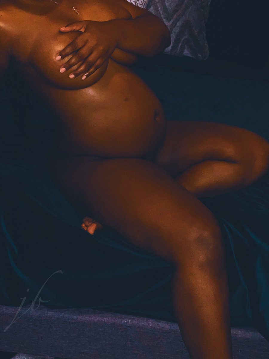 Shes_jaded's tweet photo. “black women were created of brown sugar and warm honey, the sweetest thing to bless the earth.
be wary of anyone who tells you otherwise.” @king______Ken
#jbphotography #whoshotya #art https://t.co/H82uhyDML7