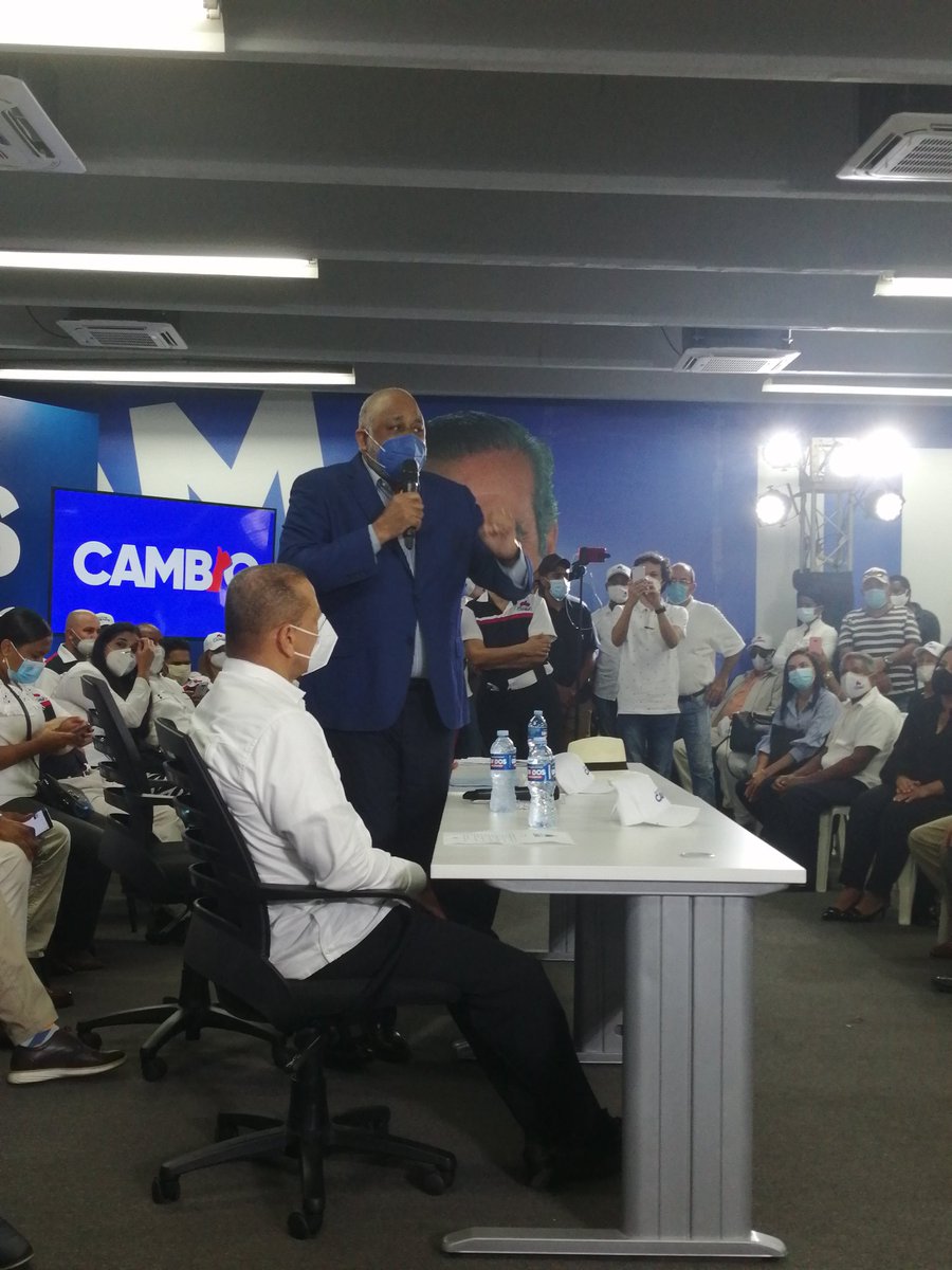 Guillermopca's tweet photo. En el cierre de campaña de la @maquinariard  con @RobertoFulcar Coordinador de Campaña de @luisabinader. Presente @ciufaride #LaMaquinaria @caamanovive @AldoGarciaS #ElCambioVa @GloriaReyesG @Farideraful @AngelyMorenoRD @altagraciasa  @RafaFliz @VasquezPenaRD @cearahatton https://t.co/bMTxEuje0d