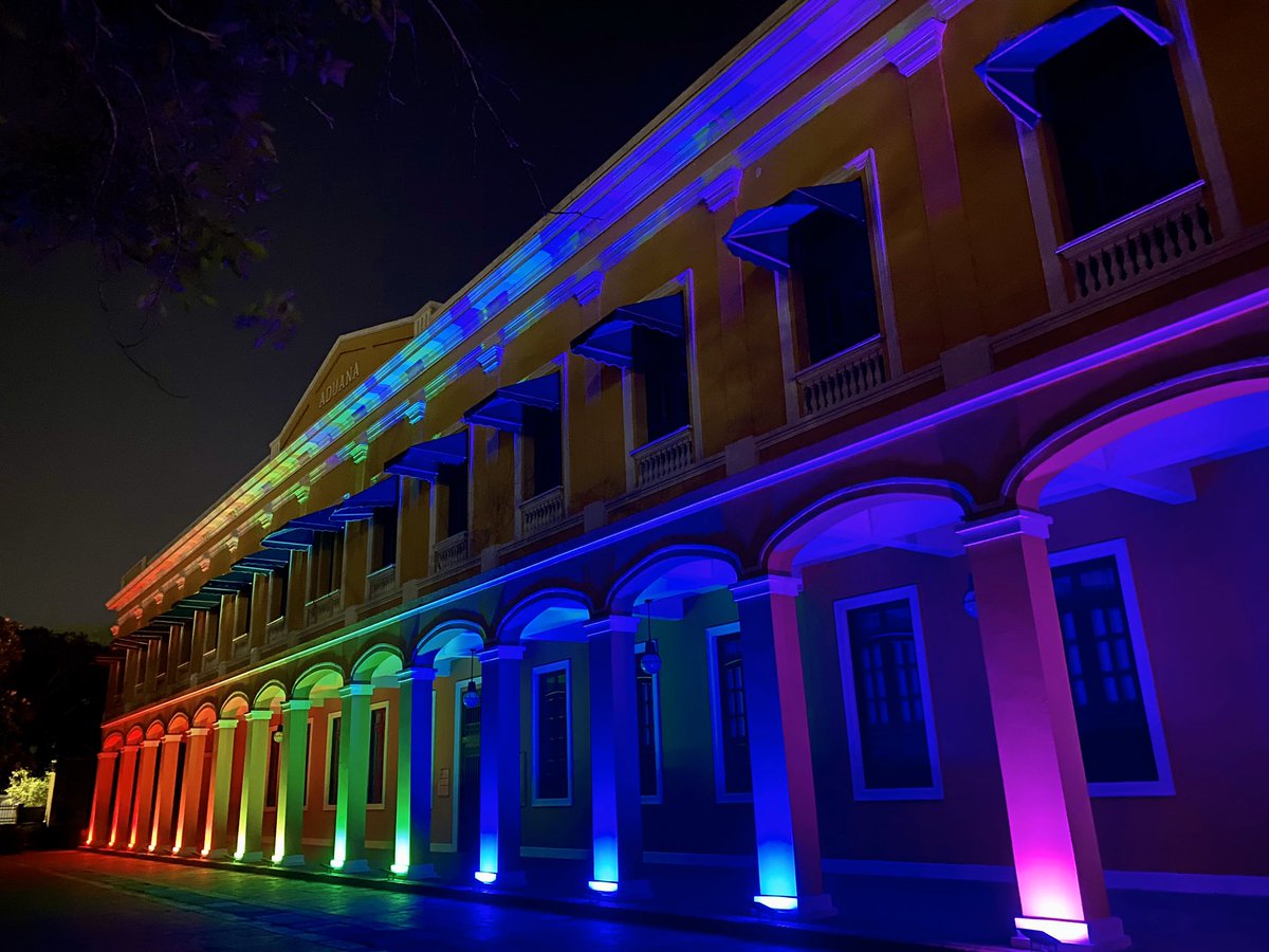 Culturatlantico's tweet photo. ¡El Atlántico se ilumina por la diversidad! 🏳️‍🌈🏛 Así luce el Antiguo Edificio de la Aduana, sede del @ArchiAtlantico, para enviar un mensaje de inclusión en el marco del Día Internacional del #Orgullo2020. Con respeto y armonía convivimos todxs en nuestro #AtlánticoDiverso. https://t.co/k2O888PQri