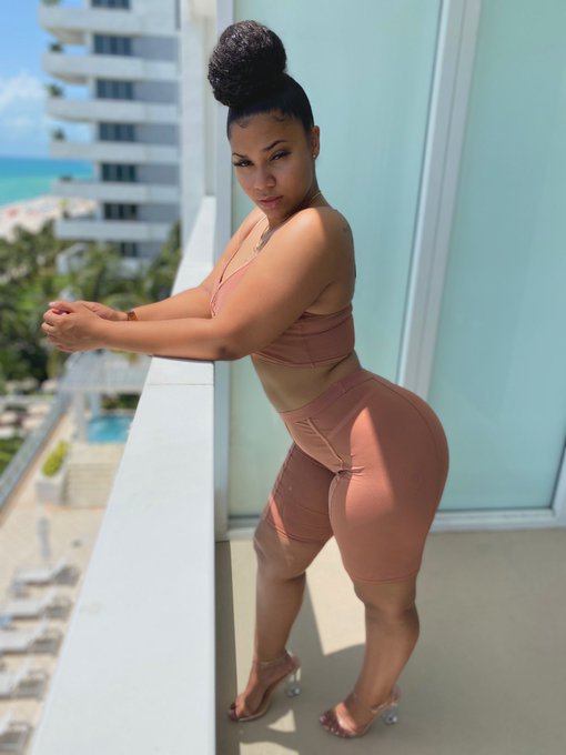 Watch little miss make it happen 💕🫧's leaked NSFW photo on TwXstars