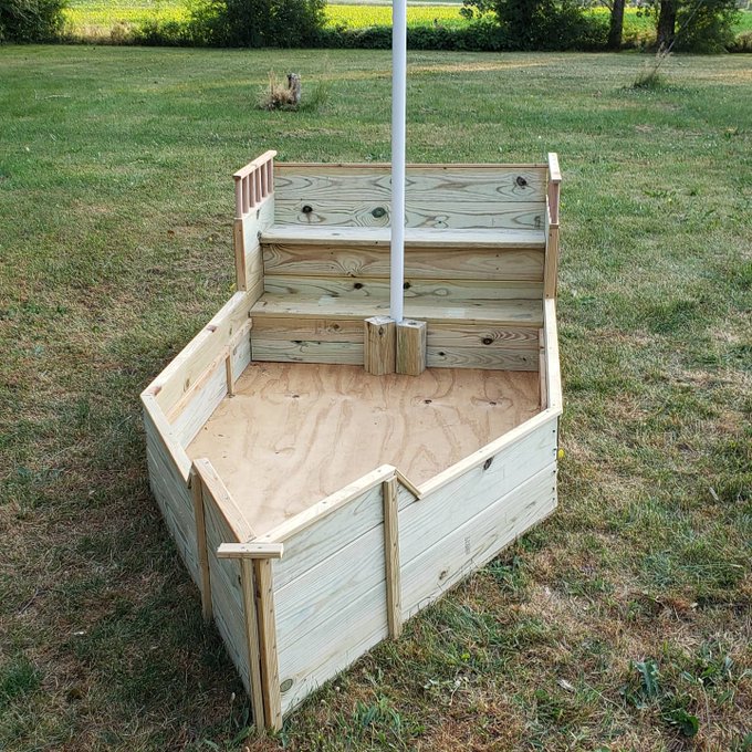 Built a sandbox for the kids today.  Just need to stain it and fill it. https://t.co/zNYs6YTQW9