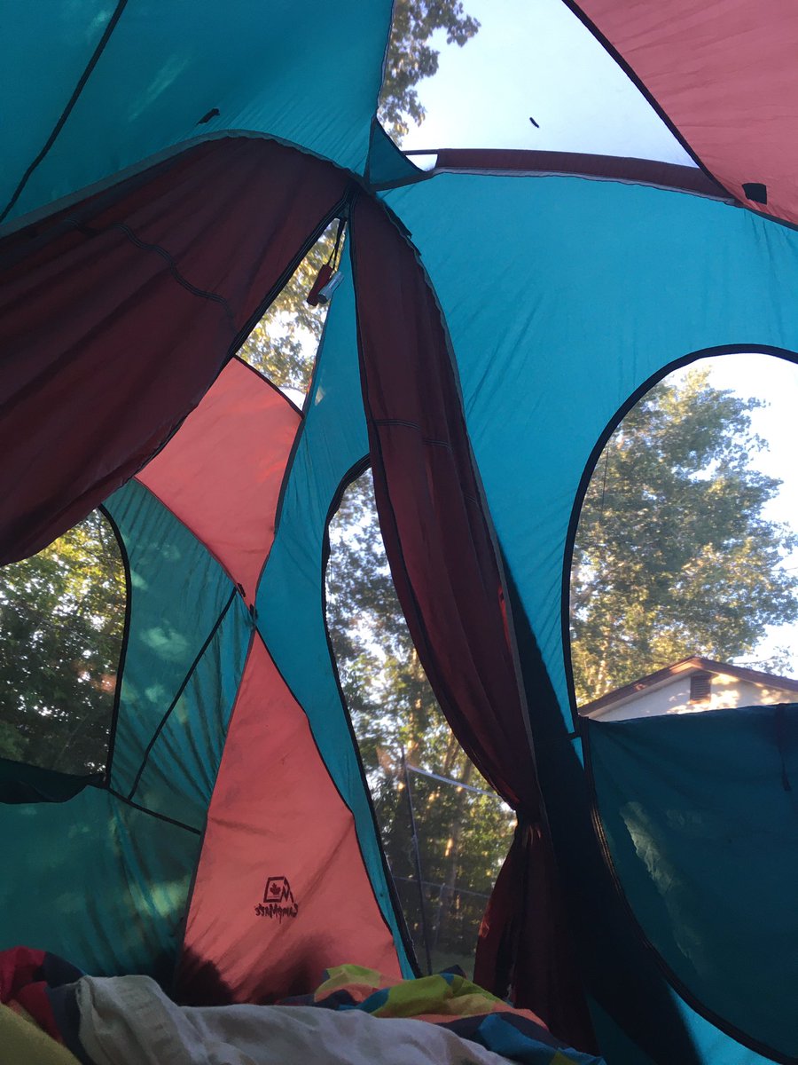 WinterJoy4's tweet image. Backyard camping: night two! #SiblingFun #ItIsSoHot #NoAC #CoolerOutside #AlsoThisIsReallyFun #SummerInCanada