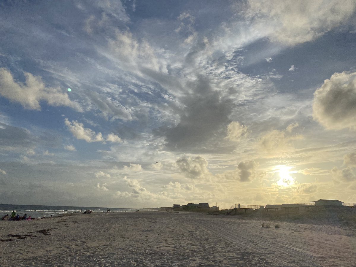 bellanewman's tweet photo. First evening on the beach at Fort Morgan! Hoping for some Saharan Dust sunsets! 
@spann @weswyattweather https://t.co/a61IbI6qOT