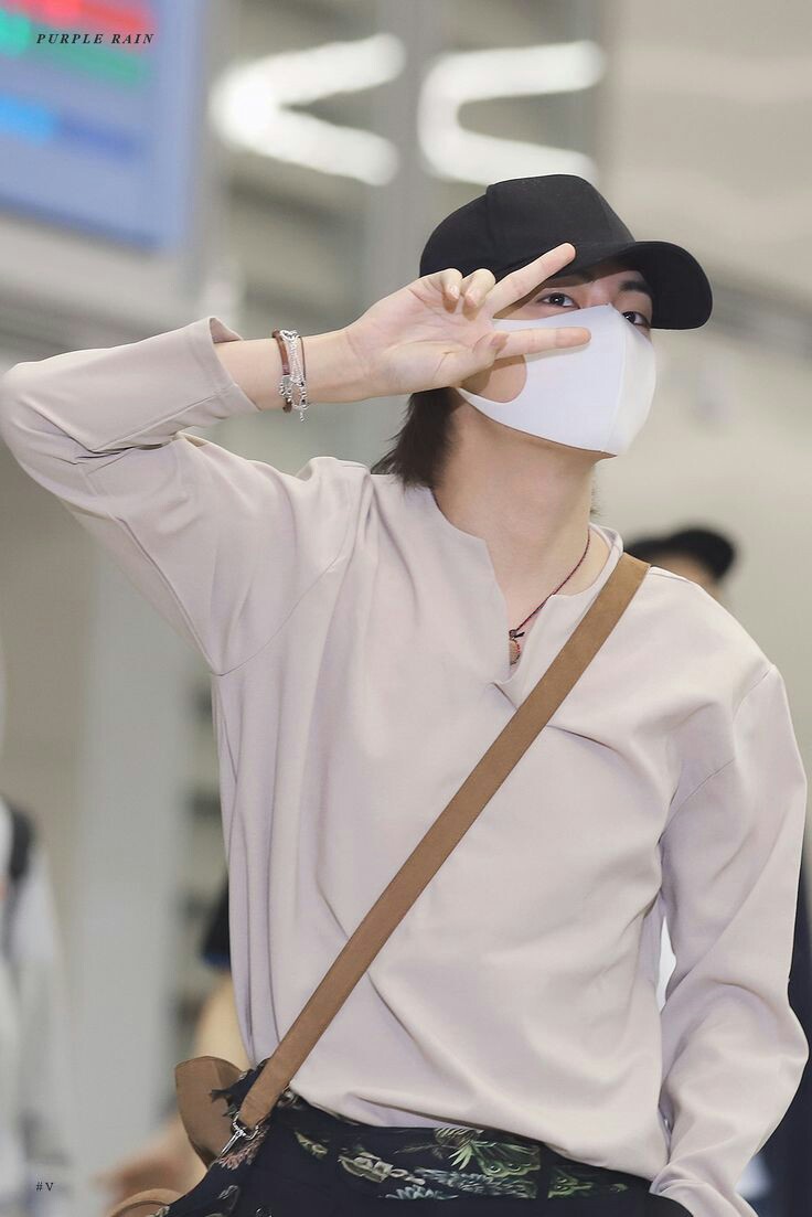 Taehyung's airport fashion ; thread