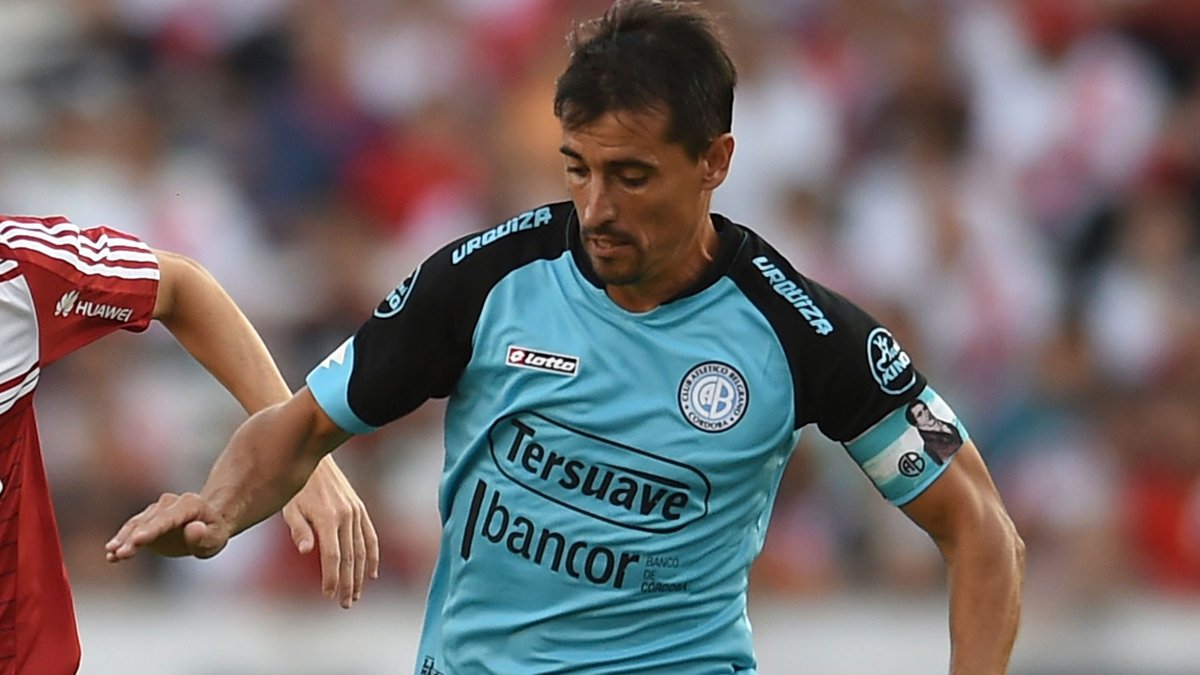 ShowsportCanal's tweet photo. Guillermo #Farre no cede terreno en su deseo de retirarse en #Belgrano ⚽️🤩
https://t.co/i6i47hFWpX https://t.co/DQcYqOQc83