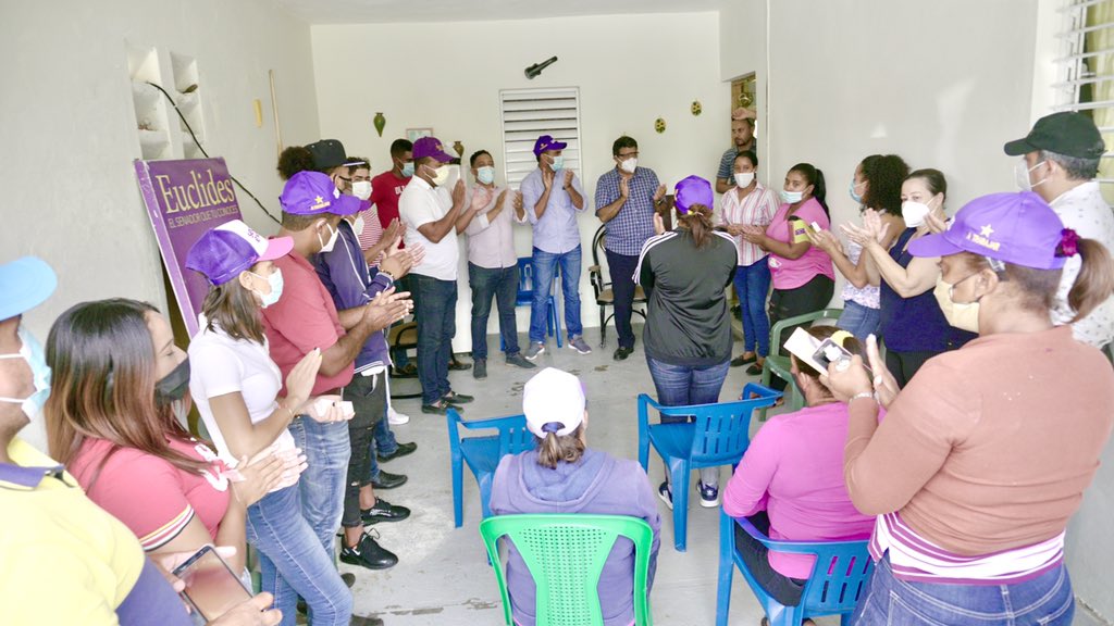 EuclidesLaVega's tweet photo. Nos identifica el contacto con nuestra gente. Para mí siempre es un gusto reunirme con ustedes. Esta tarde estuvimos en el sector Abanico, Manabao. 
@Gonzalo2020RD 
#GonzaloPresidente2020 #euclidessenador #lavega #siemprepresente https://t.co/oQCWUc4JZq