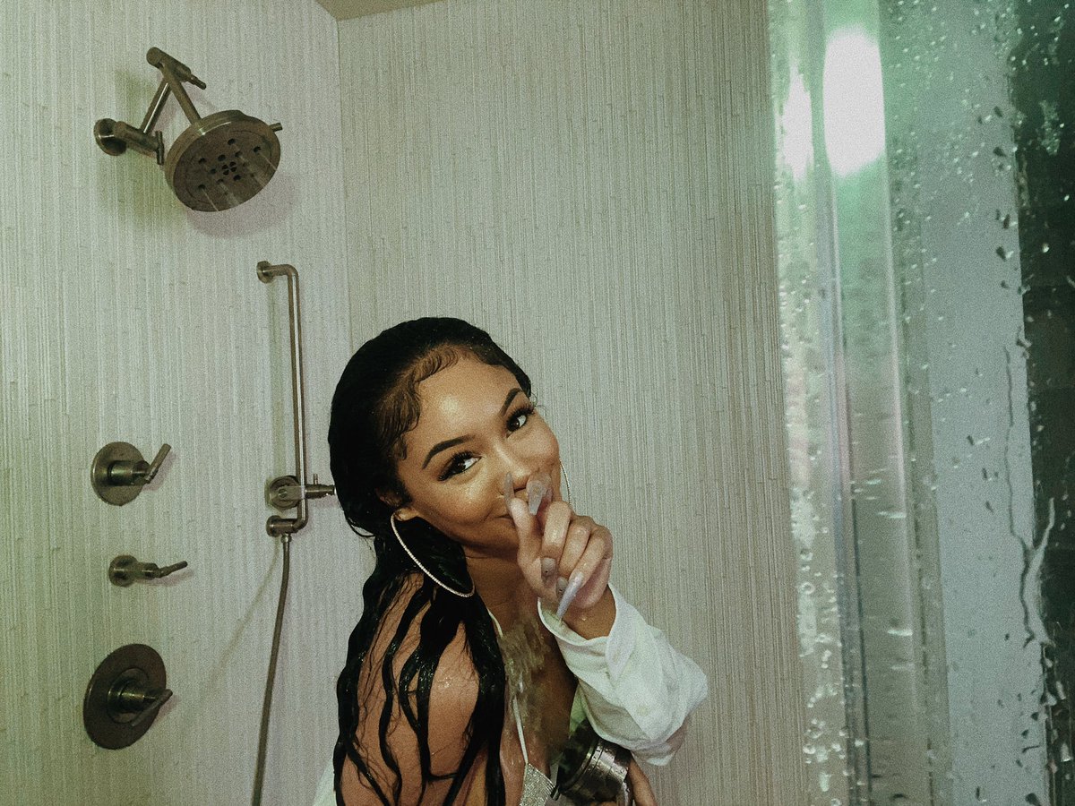Saweetie tweet picture