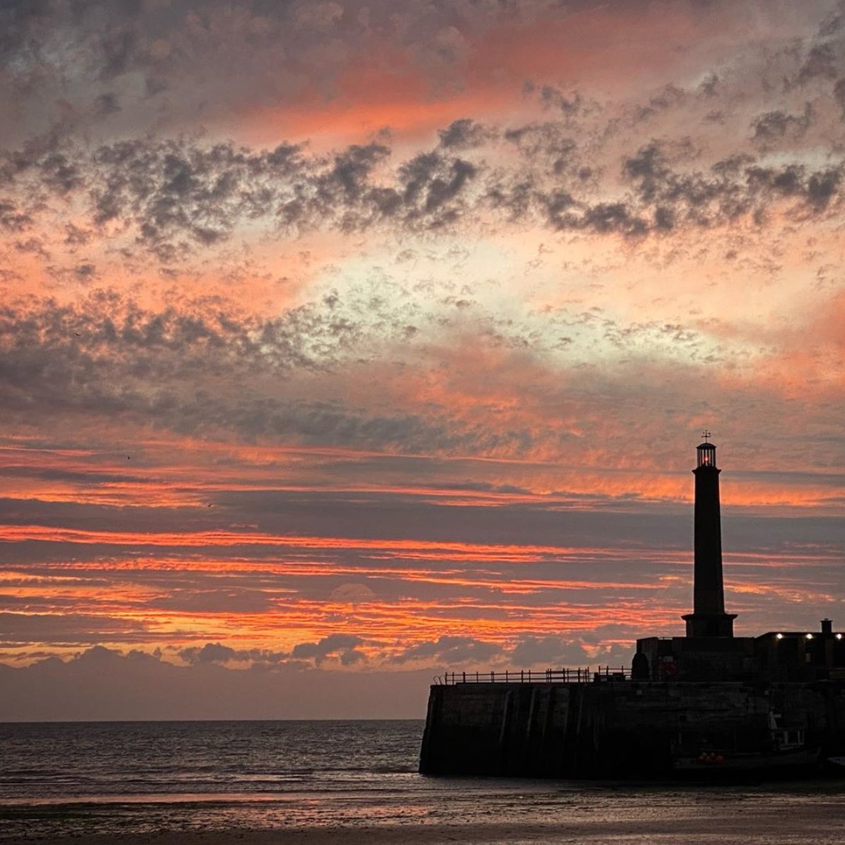 Our famous Margate skies tonight over the harbour arm. 

Wish you were here?
You could be.

DM me for more details about Ballarat House :)

#margate #turnerskies #staycation #ukholiday #lovemargate #margateairbnb #visitthanet