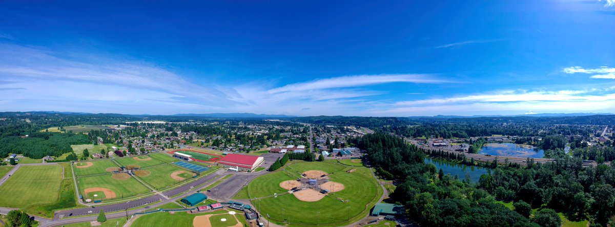 JSG_Kristopher's tweet image. Drone shot of our local sports complex. It&apos;s so strange to see it so empty on a beautiful day like this!
#DJI #dronephotography #Drones