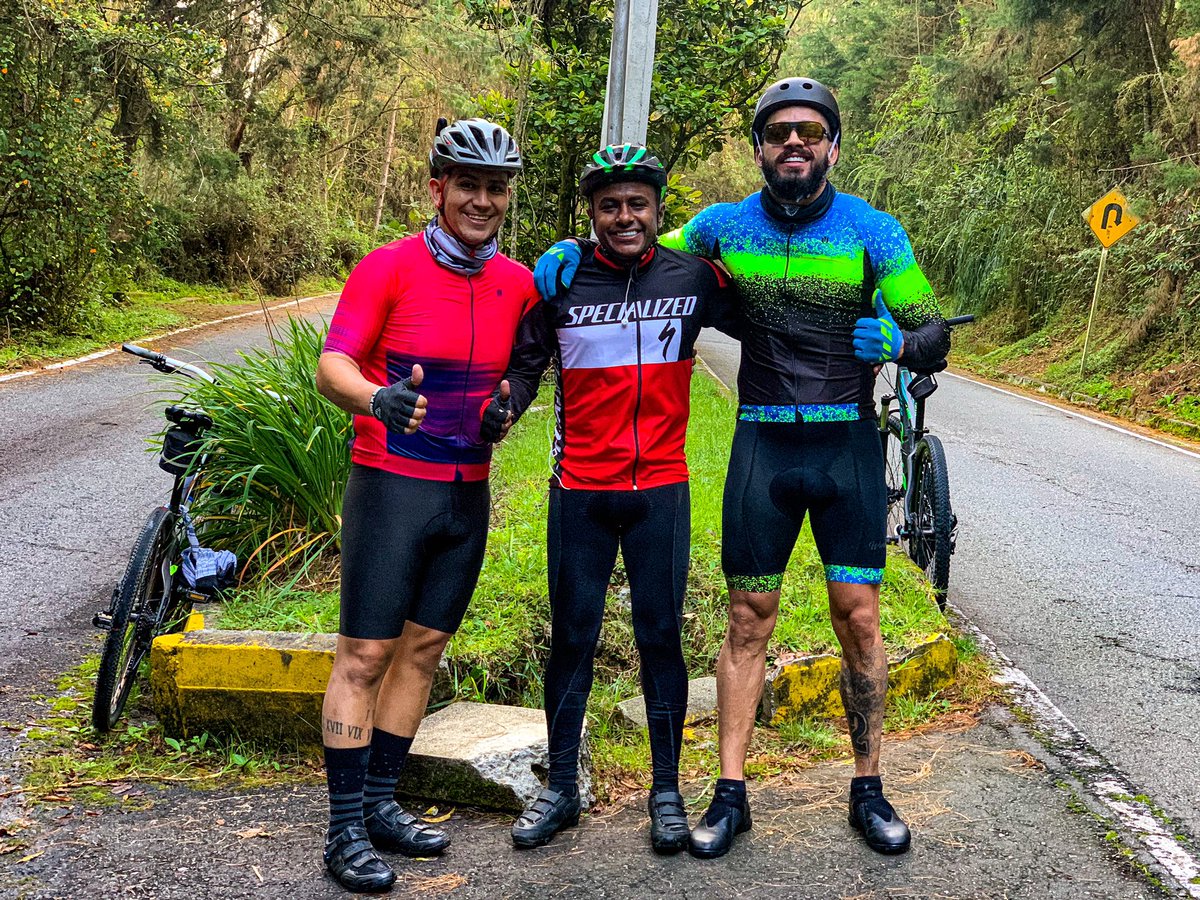 Juanoafa's tweet photo. Premio de montaña 🎗🚵🏽‍♂️ https://t.co/g325oBXC5h
