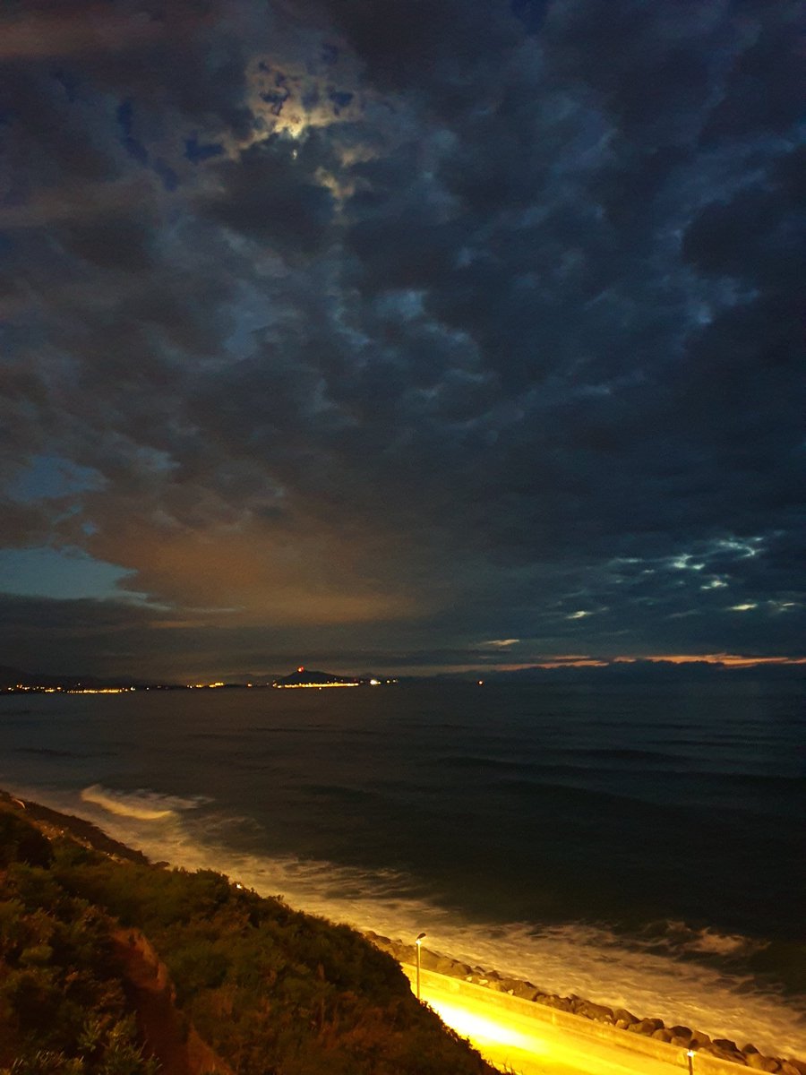 Helene75Mahalo's tweet image. Une belle soirée! 
#paysbasque #cotedesbasque #biarritz #EuskalHerria