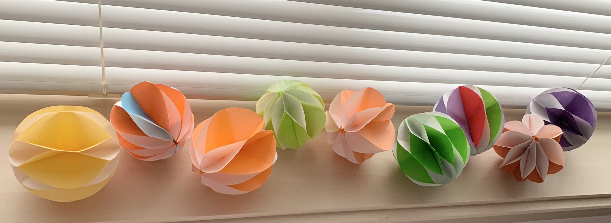 キラキラおりがみプロジェクト 七夕飾り コロコロコロ 置いてあっても可愛いけれど 吊るしても可愛いよねっ Origami おりがみ 七夕 七夕飾り キラキラおりがみプロジェクト 若林奈緒子 T Co Pwbrrozyrh Twitter