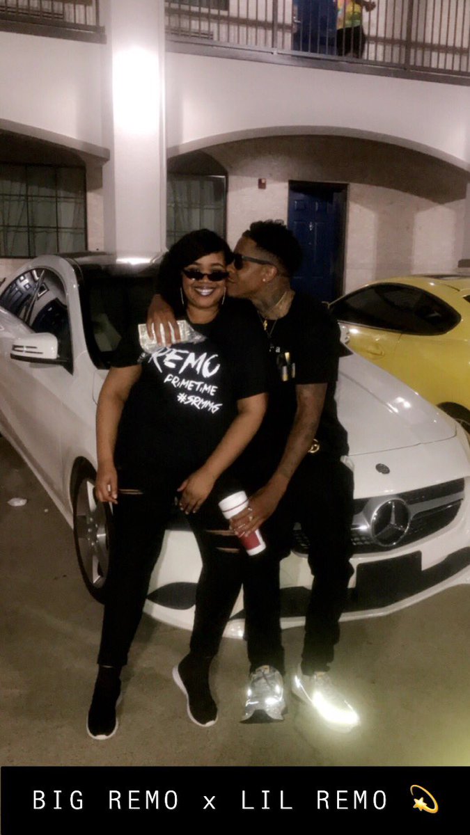 EatYo_Addiction's tweet photo. βWalk around with that DRIP π§I need an oil pan.β - @RemoPrimeTime
#SRMMG
#LouBabies
#RemoPrimetime https://t.co/BjAcYx8gAV