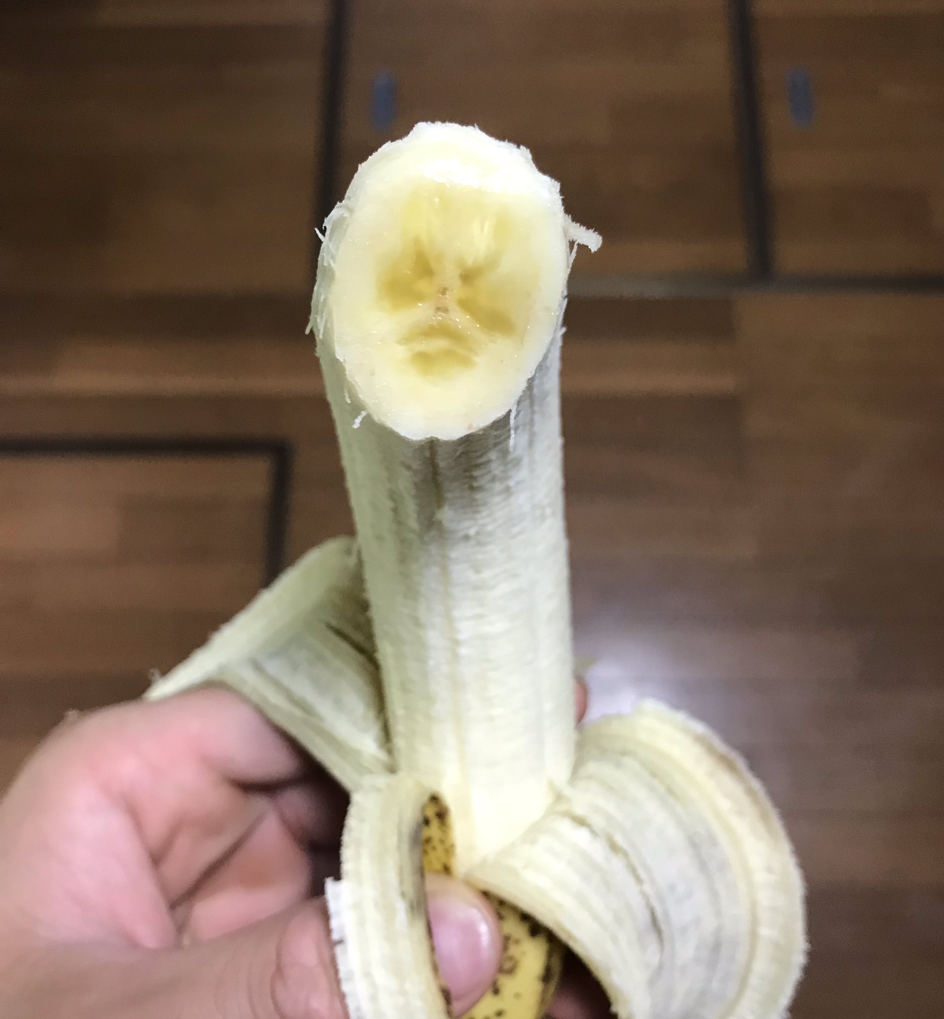 腰椎椎間板ヘルニアの鯖 バナナの切り口って怒った人の顔みたいなんだね T Co Pwnbnztrdr Twitter
