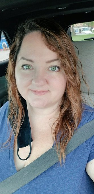 Just let my hair do what it does today Lol I need to train it to behave better. This is just.. 😖 https://t<a href="/tag/tittytuesday"class="tags"><span>#tittytuesday</span></a>