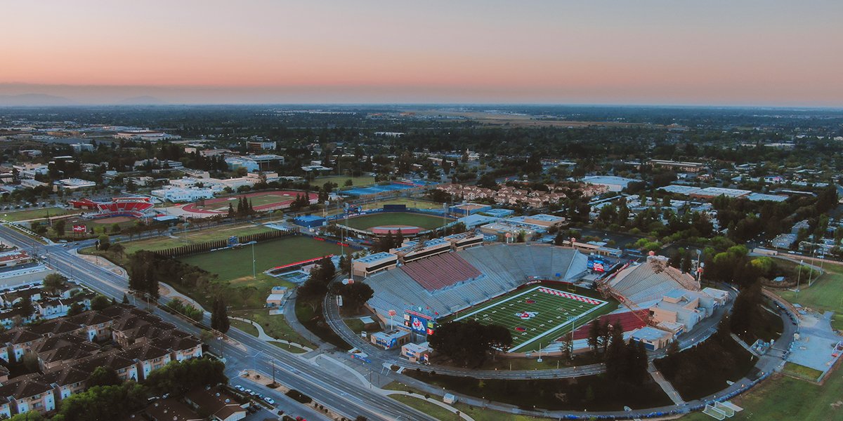 FresnoStateFB's tweet photo. 𝙾𝚞𝚛 𝚑𝚘𝚖𝚎, 𝚘𝚞𝚛 𝚋𝚊𝚌𝚔𝚢𝚊𝚛𝚍 https://t.co/XnllEA6OEQ