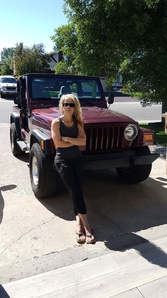 Riderprider19's tweet image. She's makin ot real hard to cruise and pick up chicks...
#JeepSZN #TopsOff