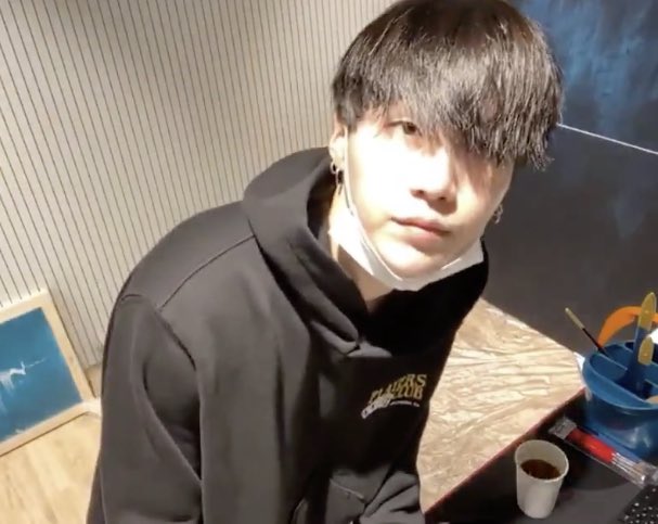 his lil head tilt :(