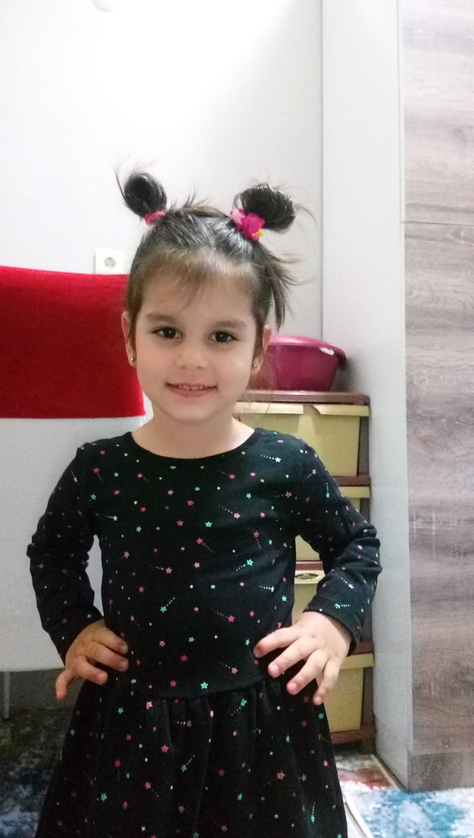 Zeynepnur1unal's tweet photo. Minik Asya hasta ve tedavi için Burdur'dan Izmir'e gittiler ama kalacak yerleri yok.Asya'nın enfeksiyon kapmaması için temiz bir yer lazım.Hastalığına tanı konulması için de yurt dışında pahalı bir test yapılmalı ailenin durumu yok ve perişan oldular. @haluklevent @Ahbap_Burdur https://t.co/m00DgGpSJc