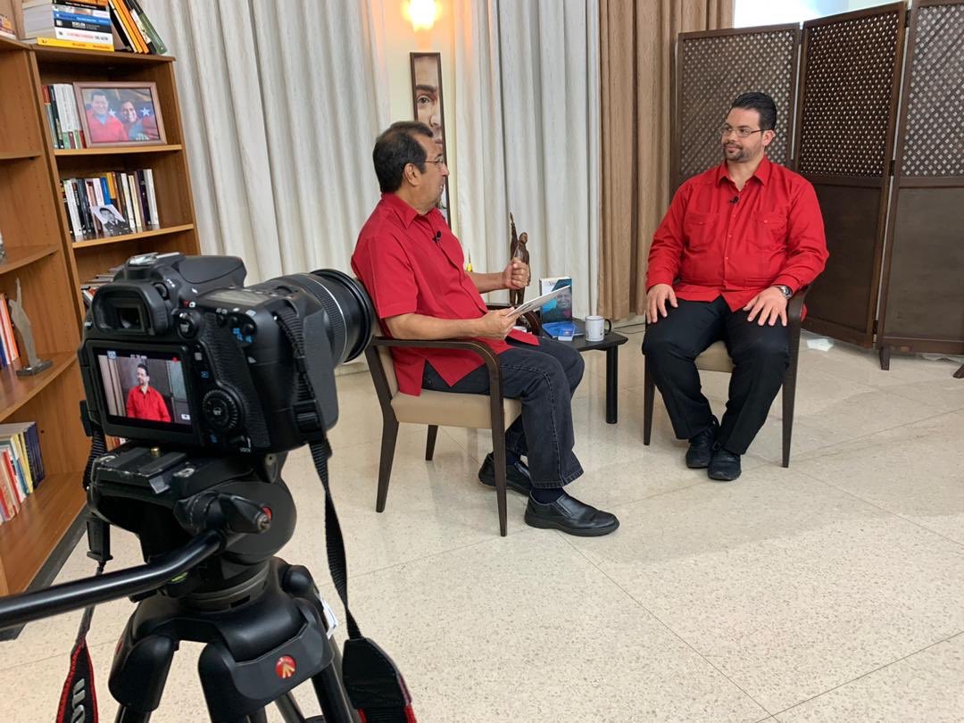adancoromoto's tweet photo. Nos se pierdan este #Dom28 y #Lun29 nuestro programa #LaVozDeChávez, edición que dedicaremos al legado de nuestro comandante eterno por una Educación Liberadora. Conversaremos con el joven Ministro del Poder Popular para la Educación Universitaria, César Trompiz. https://t.co/9tCFtEXDZY